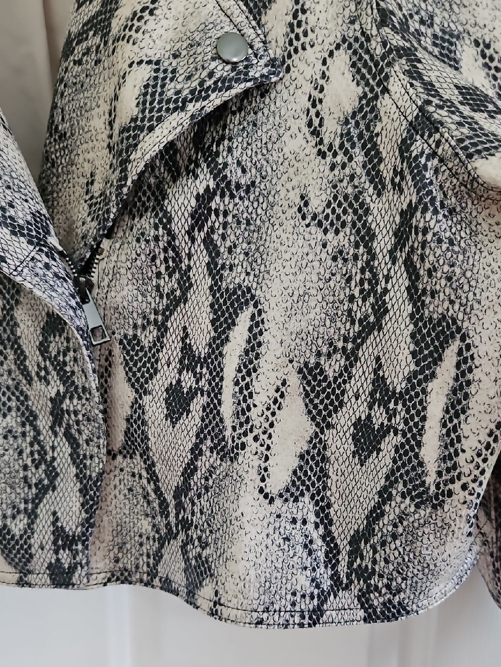 Jennifer Lopez Snake-Print Faux Leather Cropped Jacket - Picture 10 of 16